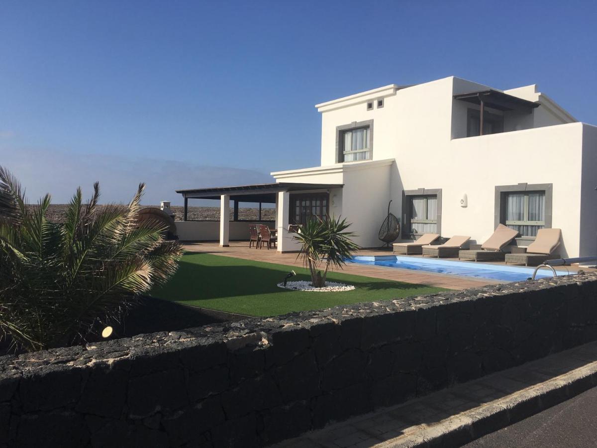 Luxury 3bed With Heated Private Pool, Full Sky And Free Wifi Вилла